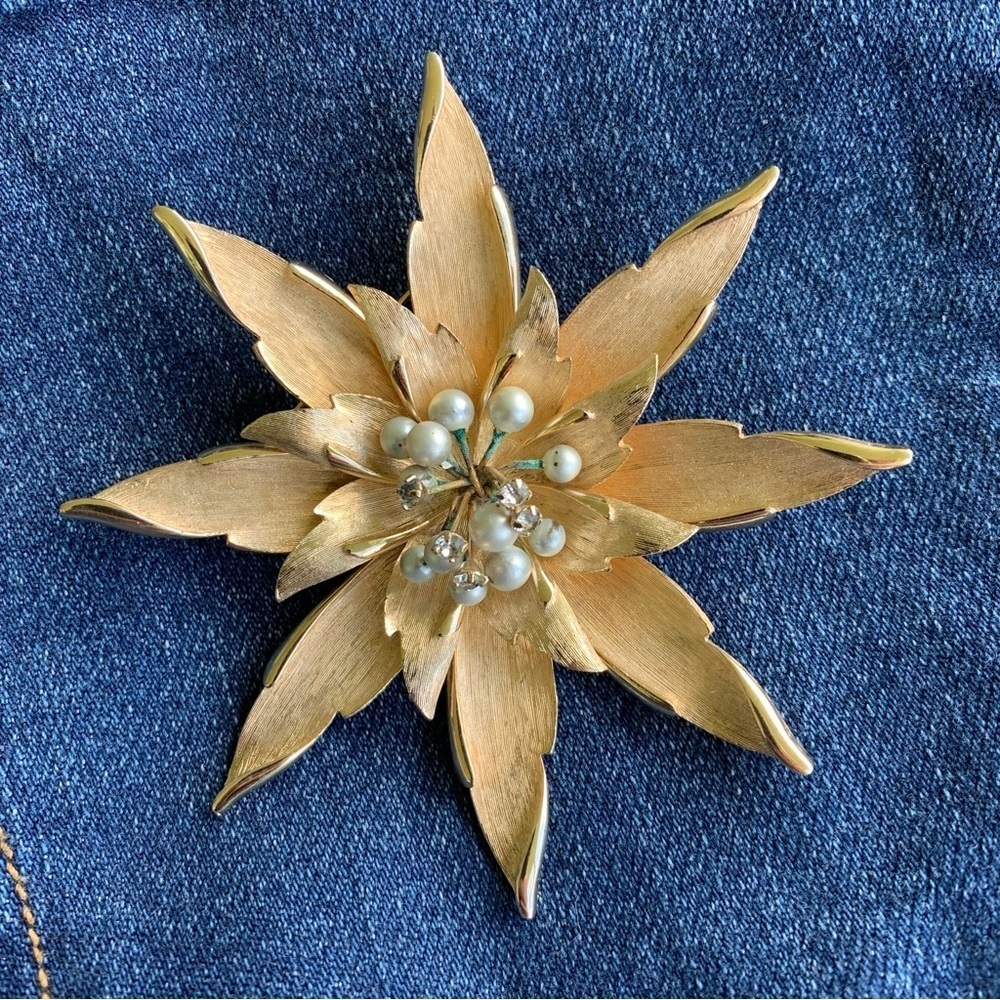 Vintage Judy Lee Goldtone Elegant Gold Floral Brooch Pearls Costume Jewelry Pin